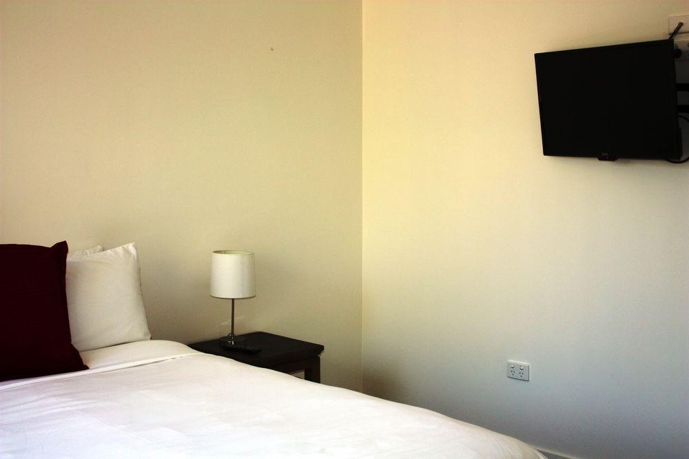 Phillip Island Off-Track Accommodation คาวเวส ภายนอก รูปภาพ