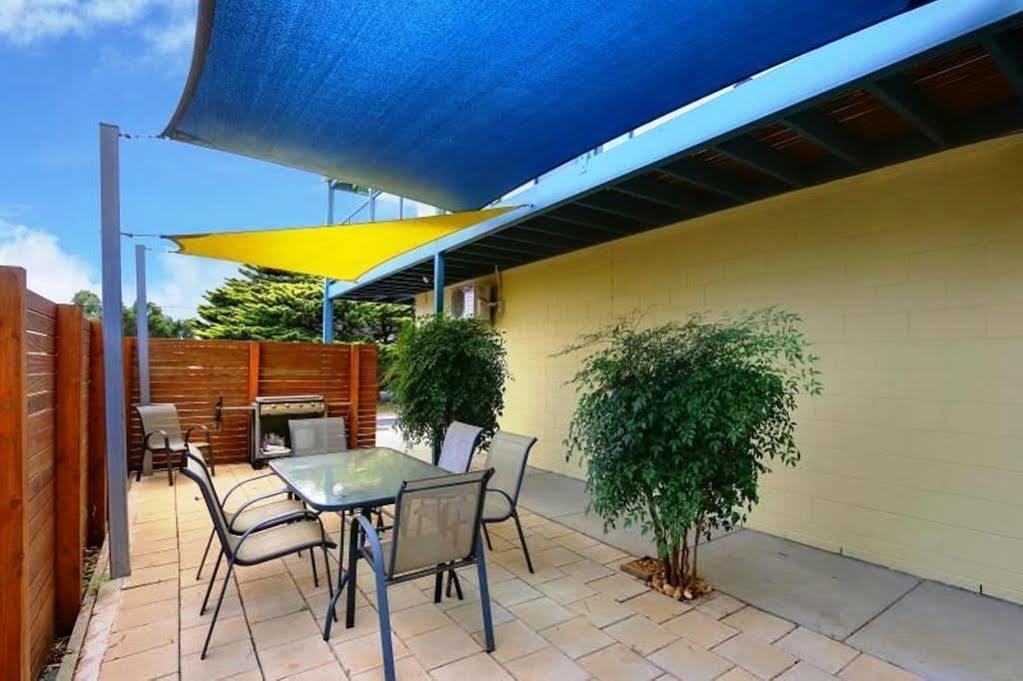 Phillip Island Off-Track Accommodation คาวเวส ภายนอก รูปภาพ
