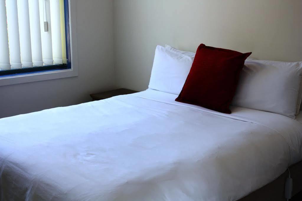 Phillip Island Off-Track Accommodation คาวเวส ภายนอก รูปภาพ