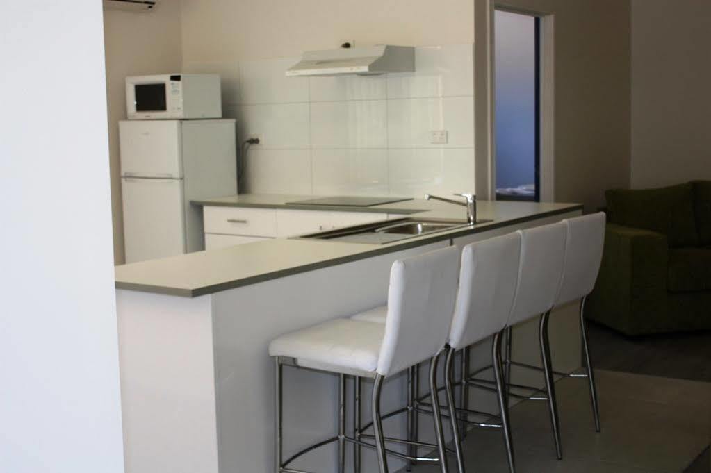 Phillip Island Off-Track Accommodation คาวเวส ภายนอก รูปภาพ