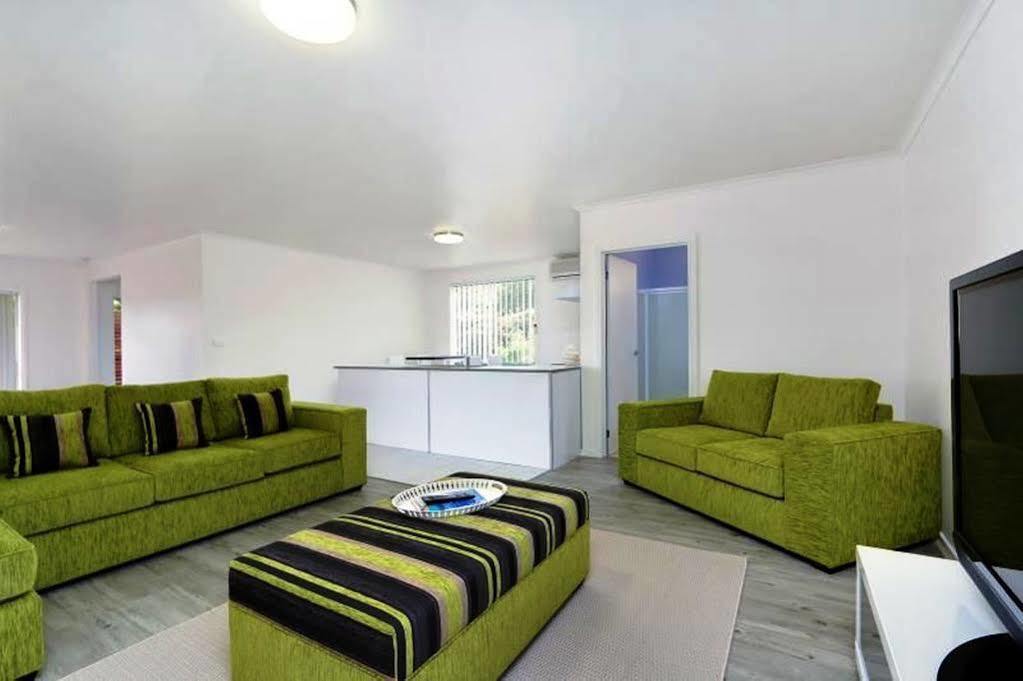 Phillip Island Off-Track Accommodation คาวเวส ภายนอก รูปภาพ
