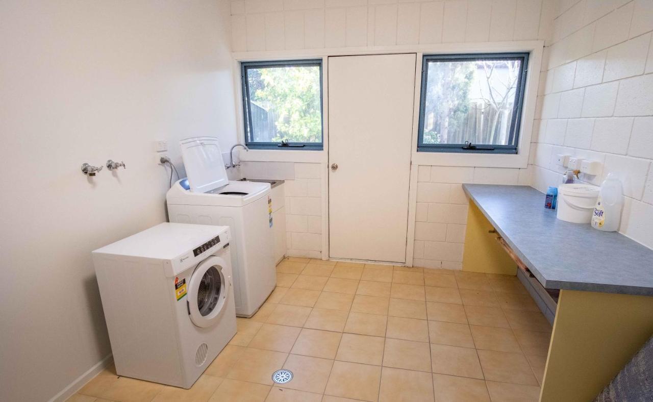 Phillip Island Off-Track Accommodation คาวเวส ภายนอก รูปภาพ