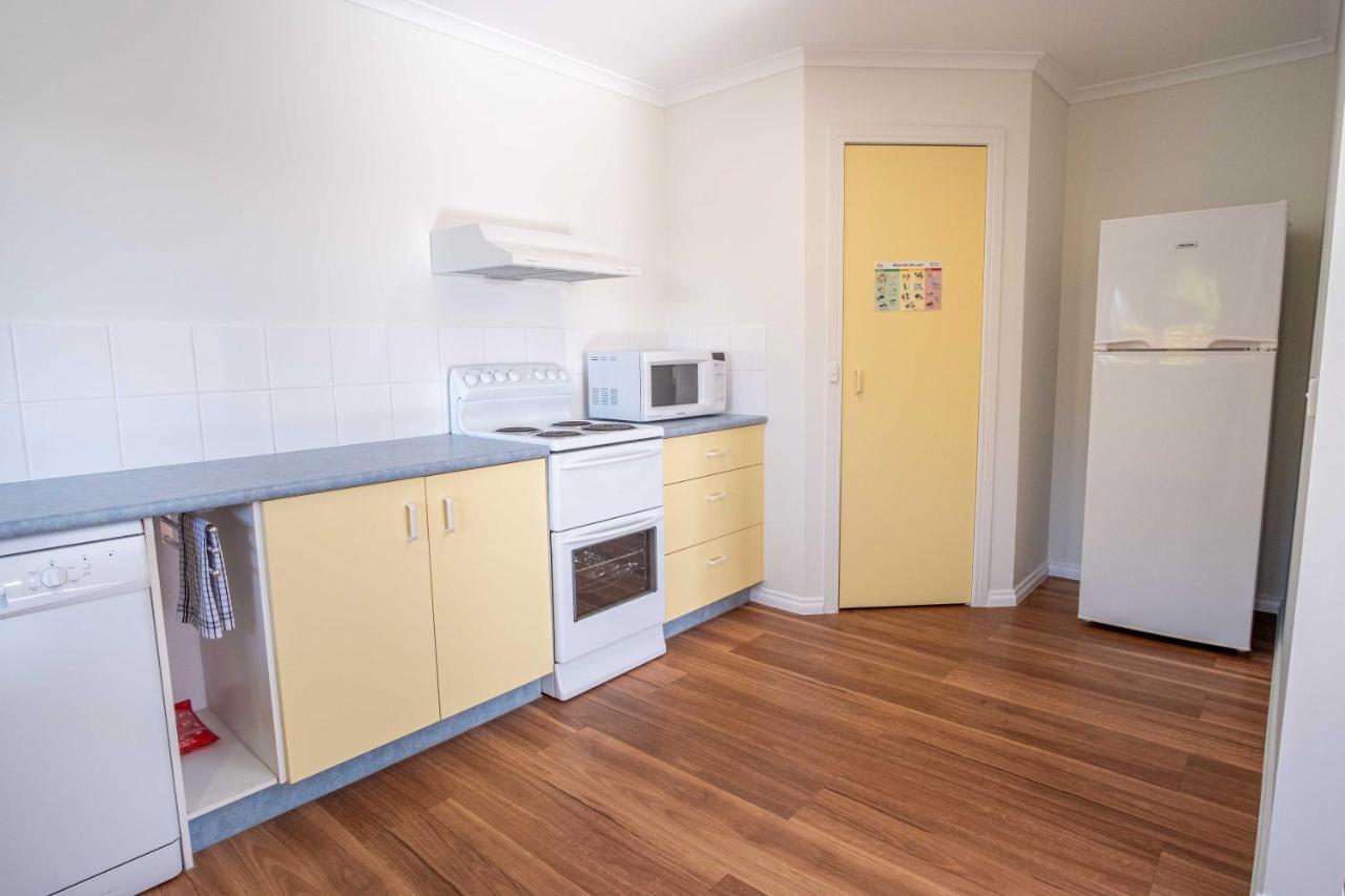 Phillip Island Off-Track Accommodation คาวเวส ภายนอก รูปภาพ