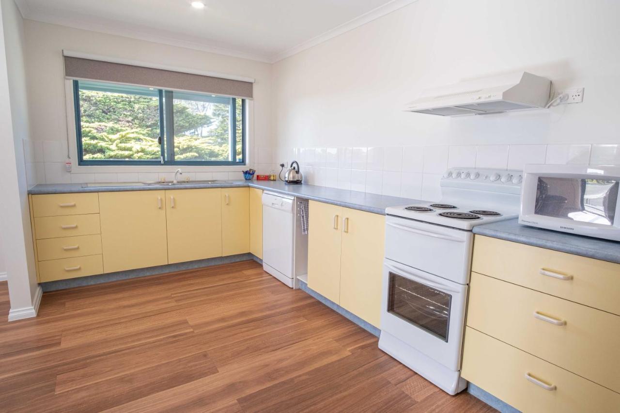 Phillip Island Off-Track Accommodation คาวเวส ภายนอก รูปภาพ