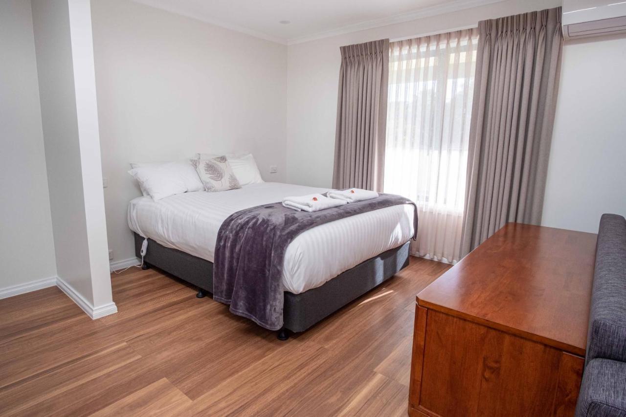 Phillip Island Off-Track Accommodation คาวเวส ภายนอก รูปภาพ